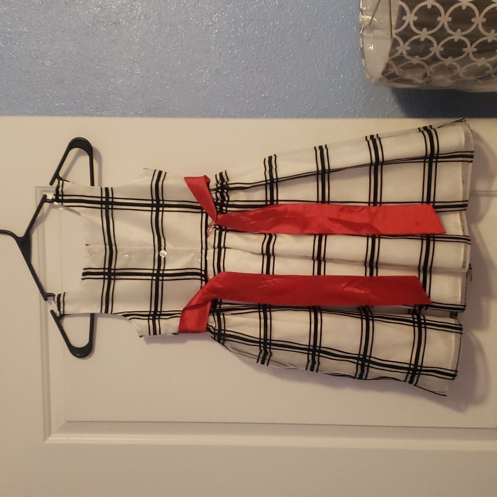 Dress - Picture 2 of 3